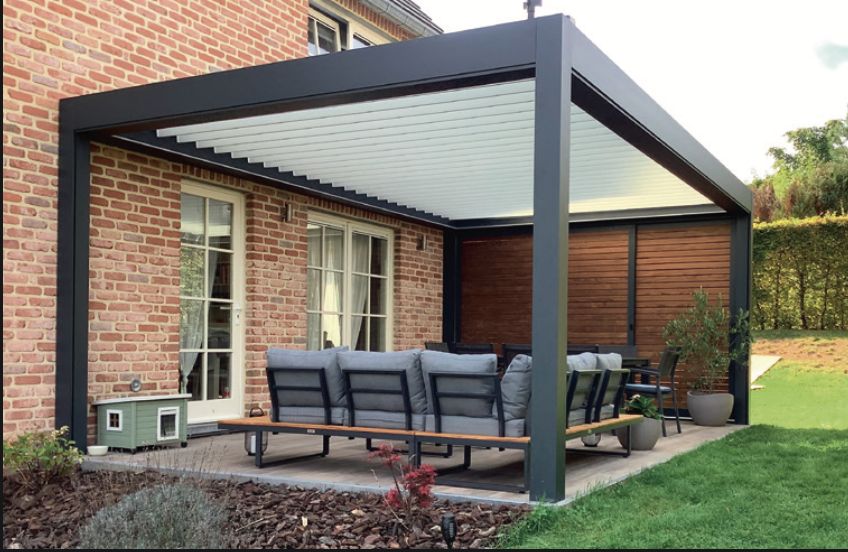 Pergola bioclimatique à lames orientables
