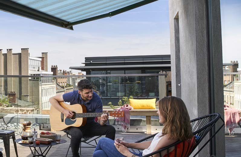 Store banne sur mesure pour terrasse et balcon